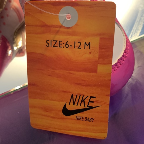 Nike - Picture 6 of 8